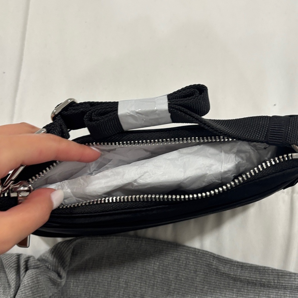 lululemon city essentials mini shoulder bag - Picture 4 of 4
